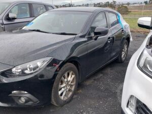 MAZDA 3   2015        2204